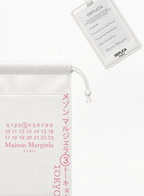 MAISON MARGIELA REPLICA SPRINGTIME IN A PARK – ექსკლუზიური ტოკიოს კოლექციის ფაუჩი 19.5x12სმ და თაგი, საკიდი