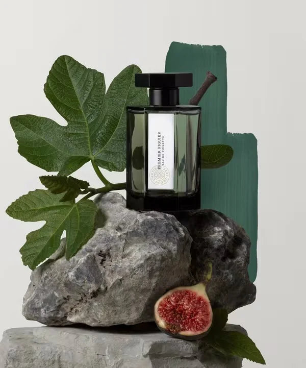 L’Artisan Parfumeur ლურჯი ტყავის ქეისი – Premier Figuier Eau de Toilette 10მლ და შხაპის გელი 10მლ