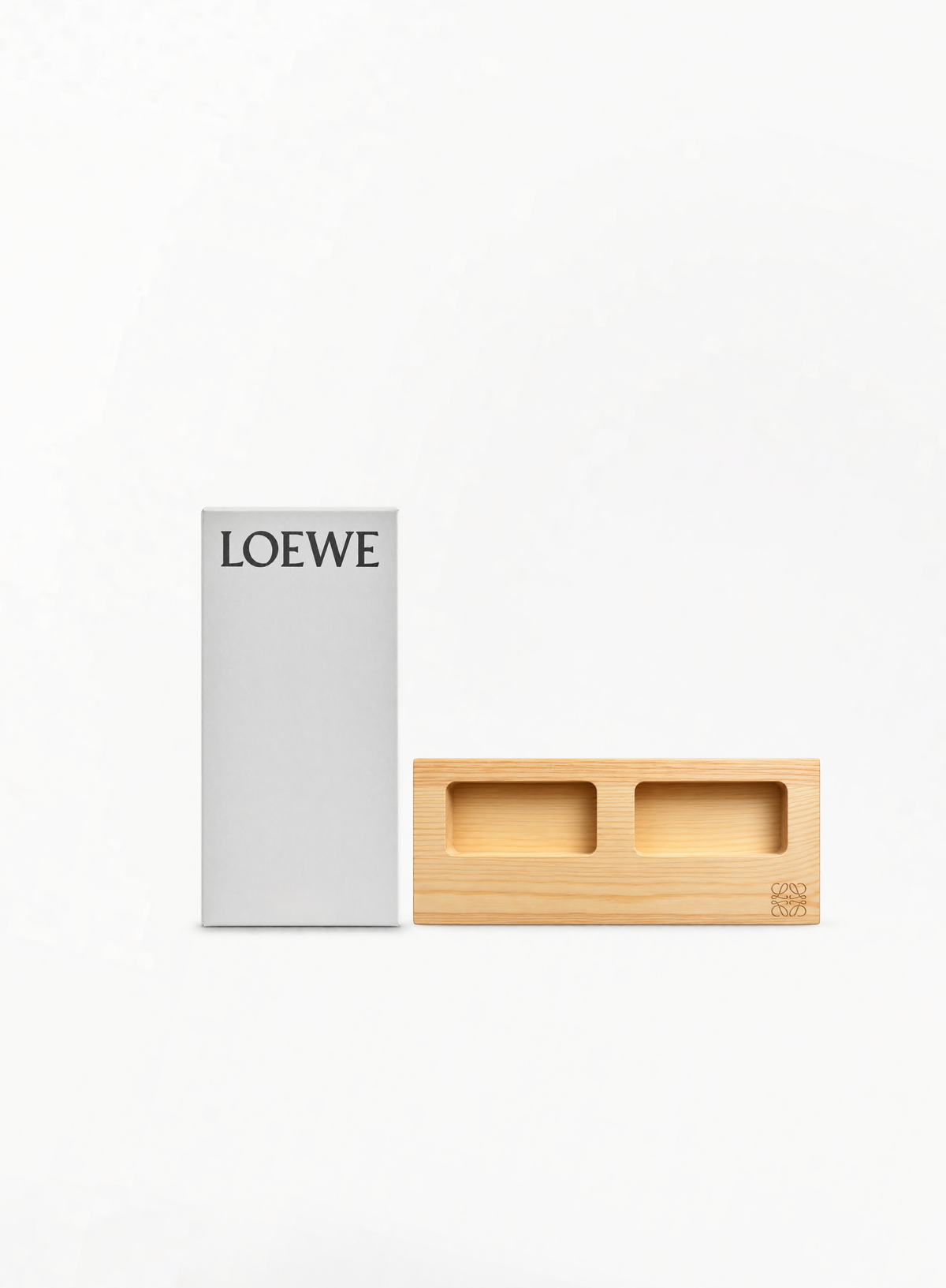 LOEWE 100მლ სუნამოს ბოთლის დამჭერი – ორმაგი ხის სლოტი