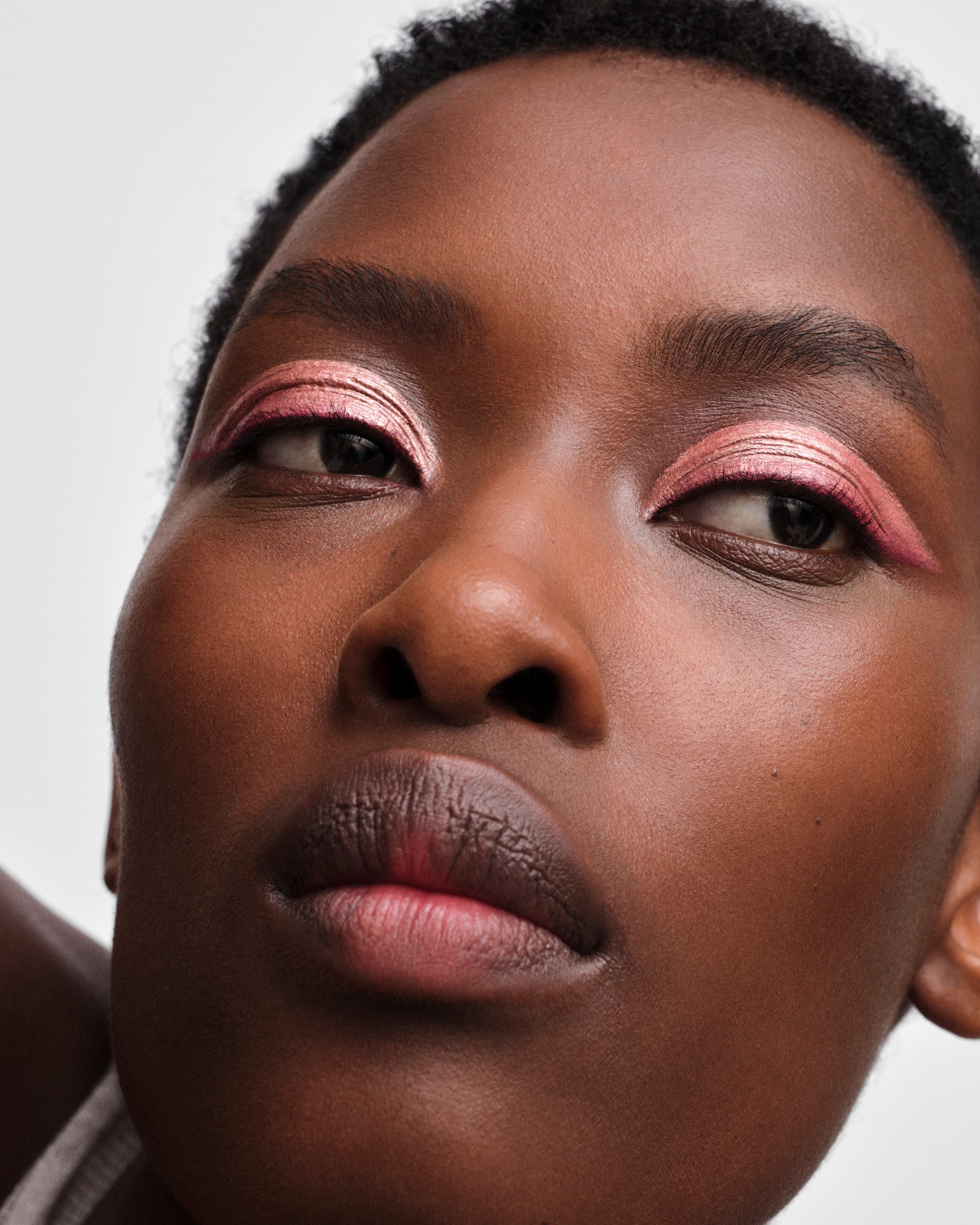 PRADA Monochrome მინი ტუჩსაცხი – Shade R28 / PULP Prada Dimensions ჩრდილი – 06 / Paradoxe Eau de Parfum 7მლ