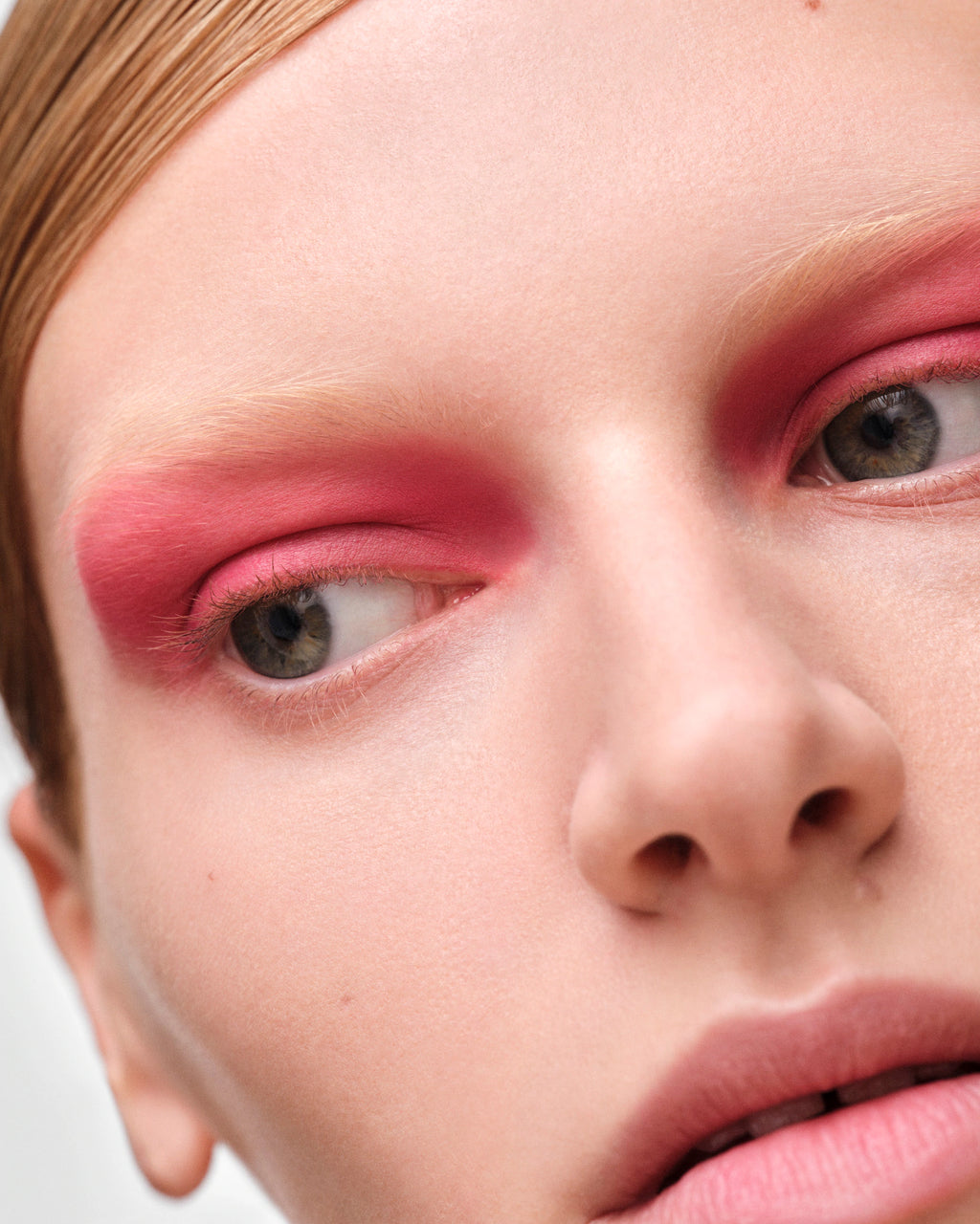 PRADA Monochrome მინი ტუჩსაცხი – Shade R28 / PULP Prada Dimensions ჩრდილი – 06 / Paradoxe Eau de Parfum 7მლ