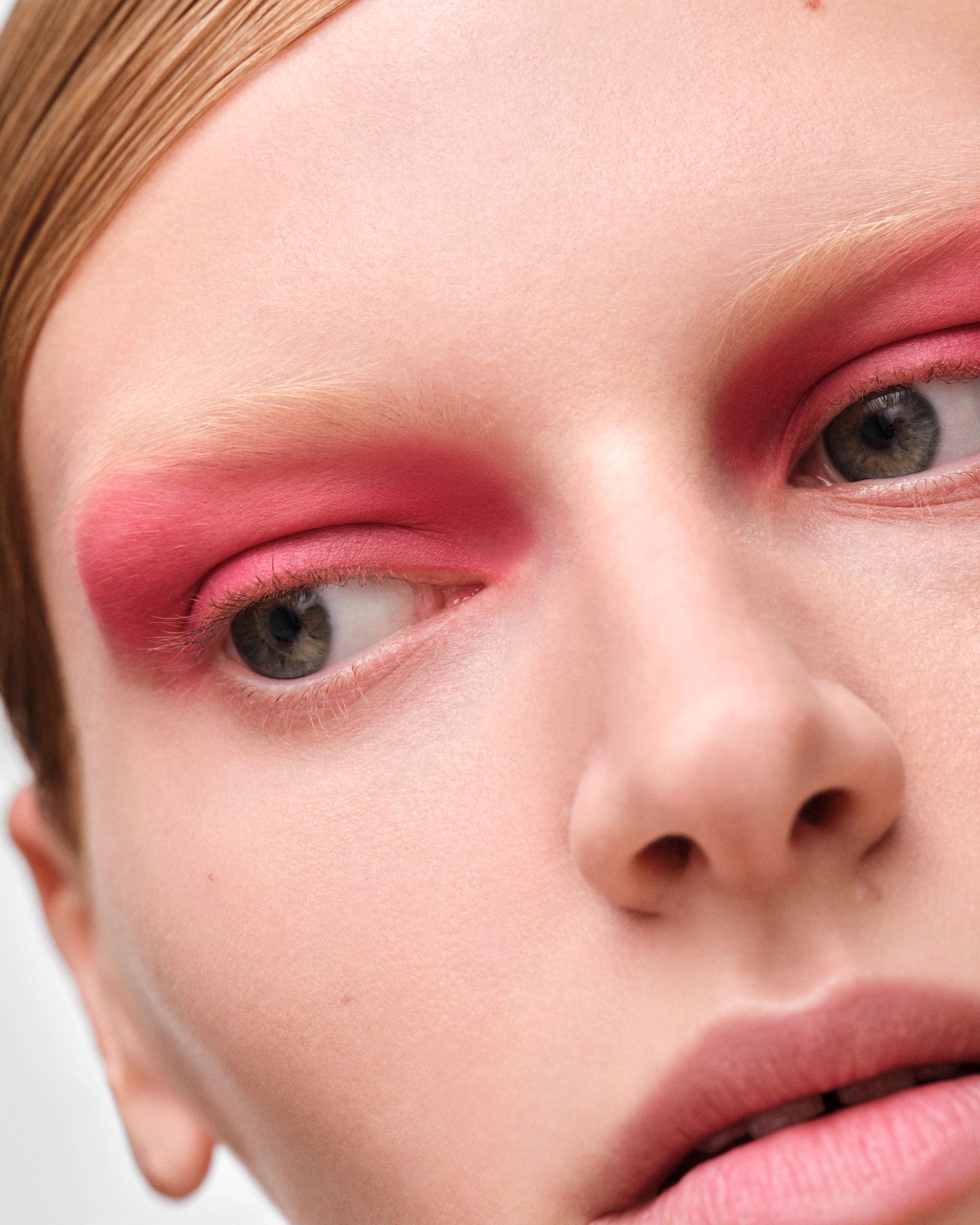 PRADA Monochrome მინი ტუჩსაცხი – Shade R28 / PULP Prada Dimensions ჩრდილი – 06 / Paradoxe Eau de Parfum 7მლ