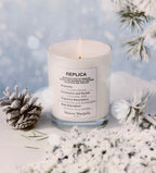 MAISON MARGIELA REPLICA Winter Stroll სურნელოვანი სანთელი 165გ