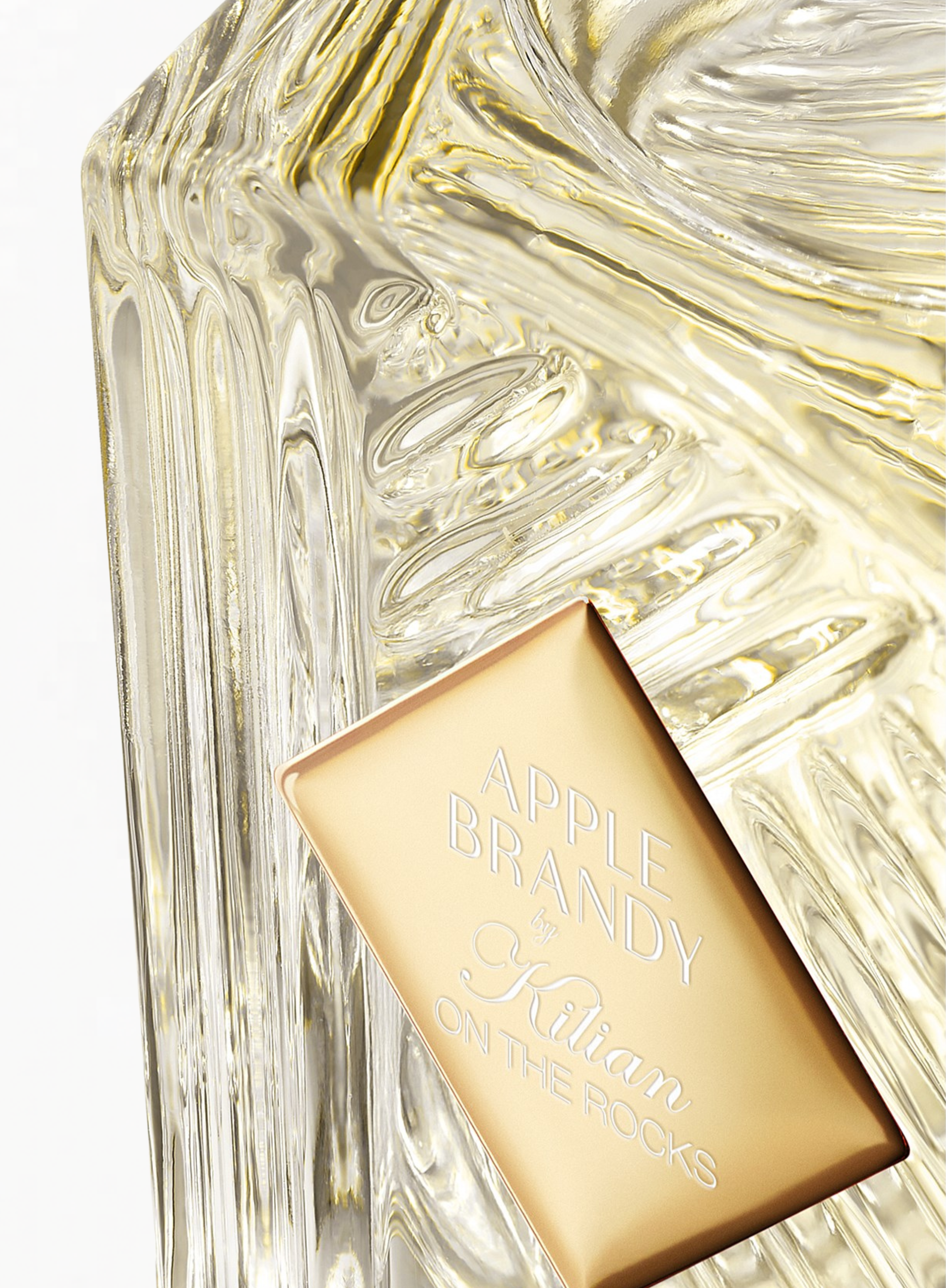 Close-up of the KILIAN Apple Brandy on the Rocks Eau de Parfum bottle showcasing the signature gold plaque and sculpted glass details