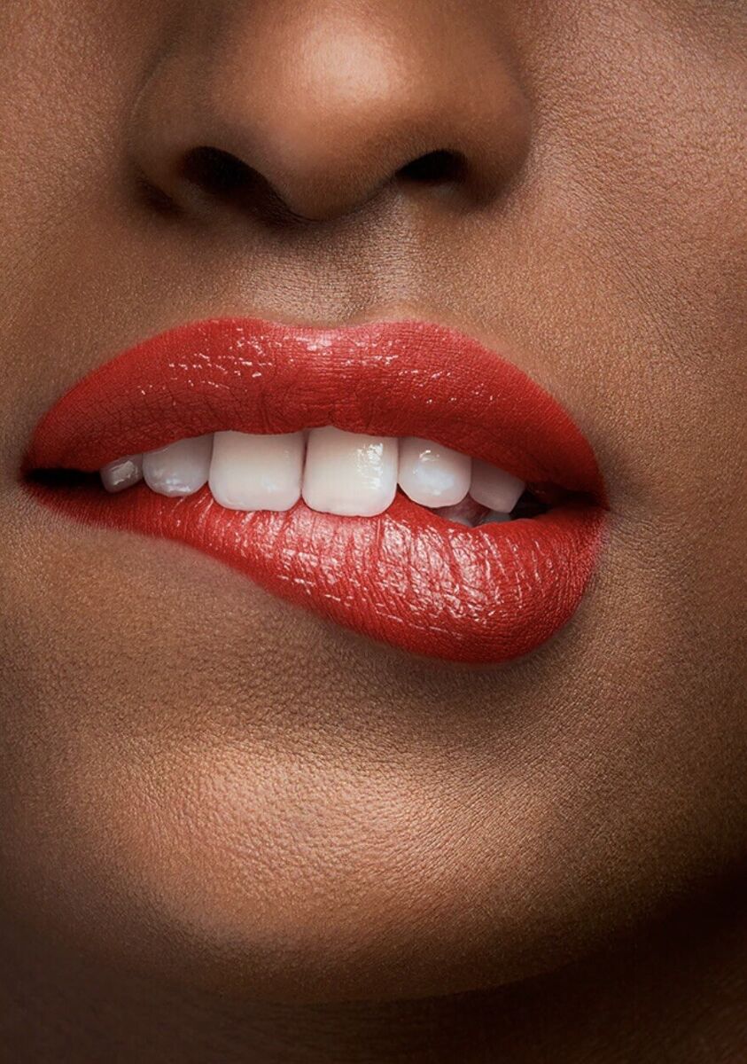 Kilian თხევადი ატლასისებრი ტუჩსაცხი Heaven Rouge 400