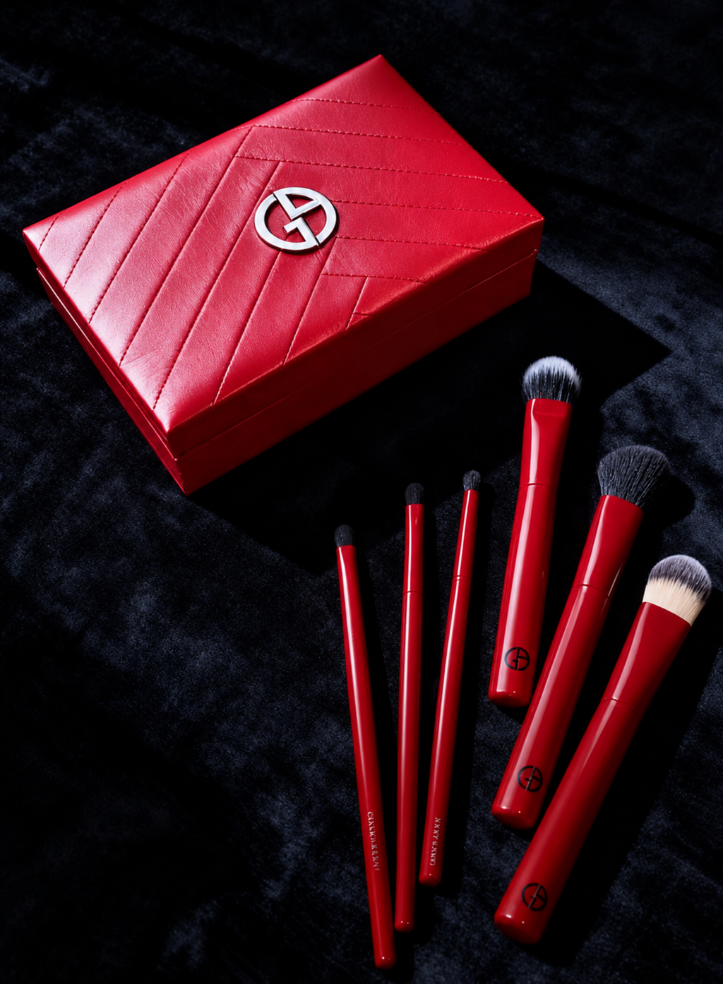 GIORGIO ARMANI წითელი ლიმიტირებული მაკიაჟის ფუნჯების ნაკრები (6 ცალი)