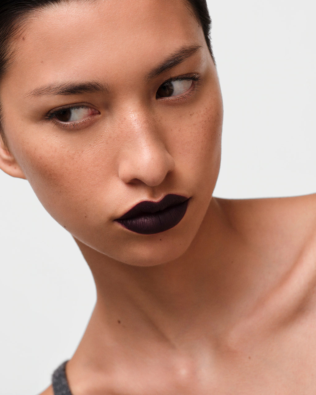 Prada Monochrome Hyper Matte
Lipstick P57 ULTRAVIOLET Limited Edition Box