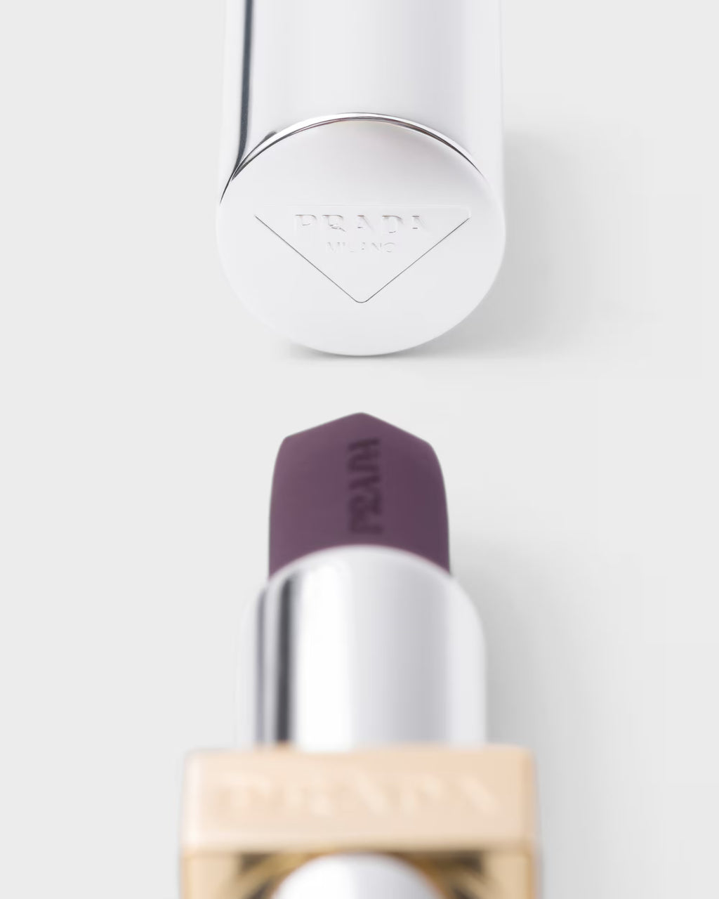 Prada Monochrome Hyper Matte
Lipstick P57 ULTRAVIOLET Limited Edition Box