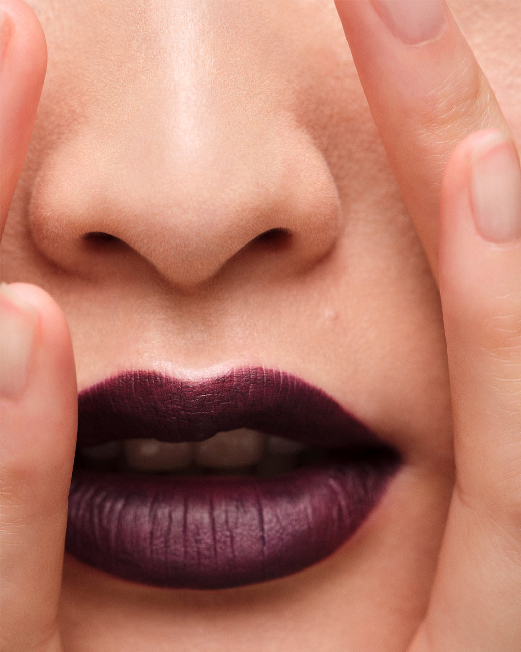 Prada Monochrome Hyper Matte
Lipstick P57 ULTRAVIOLET Limited Edition Box