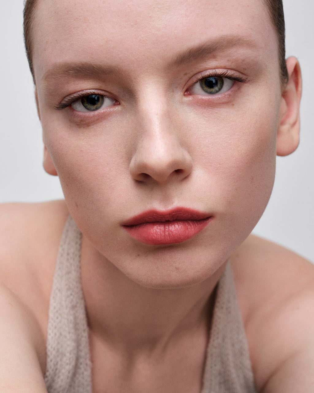 Prada Monochrome Matte ტუჩსაცხი B107 ლიმიტურებულ ყუთში