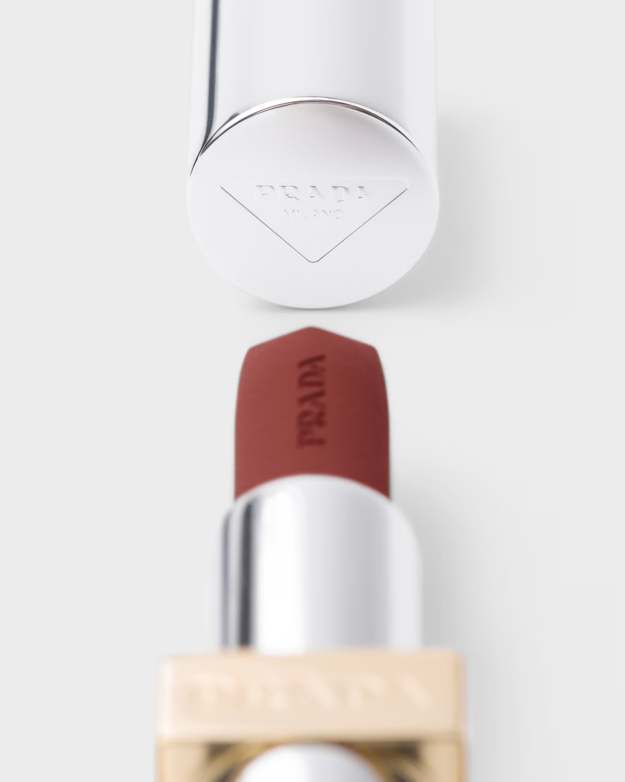 PRADA Monochrome Soft Matte ტუჩსაცხი B03 ლიმიტირებული გამოშვების ყუთით